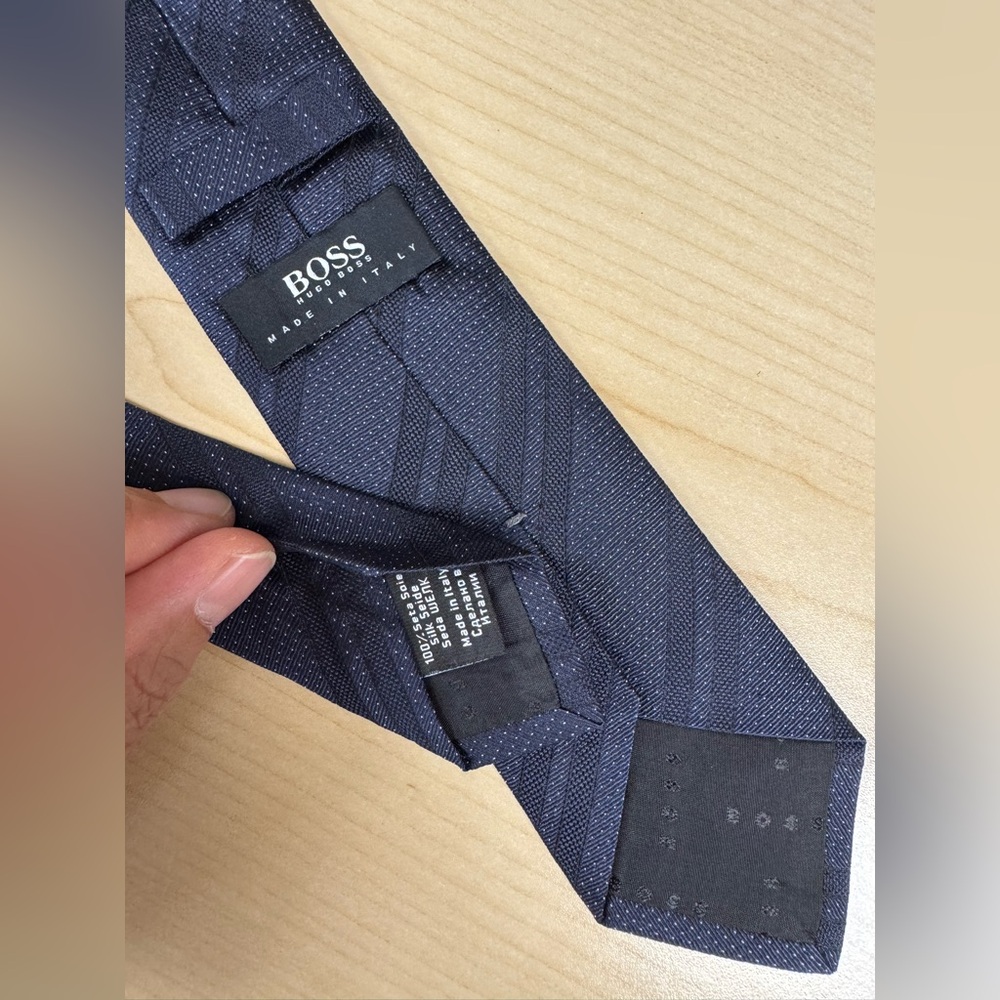 HUGO BOSS Dark Blue Striped Patterned Tie 2.5”x62”